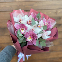 Роскошный букет из орхидеи