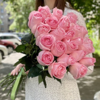 25 імпортних рожевих троянд